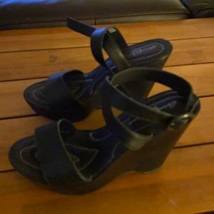 Born Crown BOC ankle strap, platform, black, size 8, gently used.
